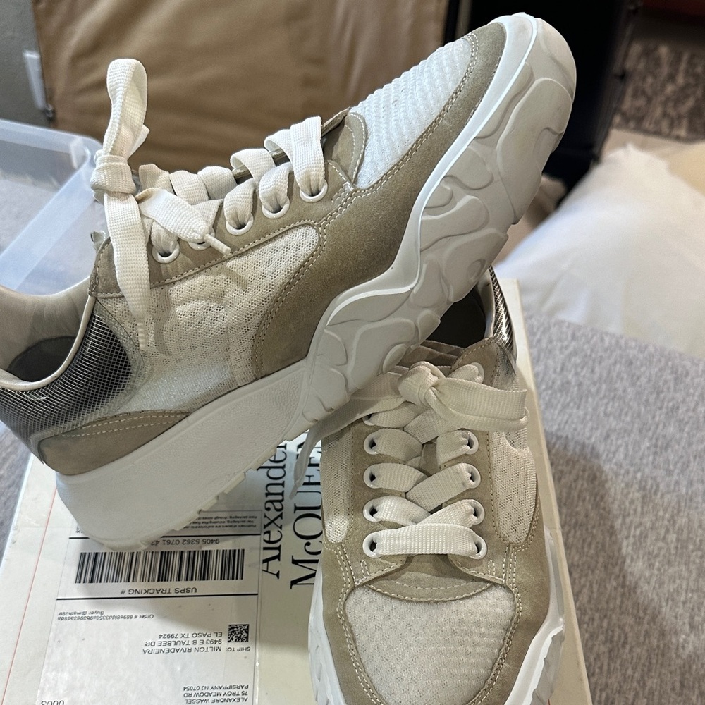 Alexander McQueen Cream and White Lace-Up Sneakers